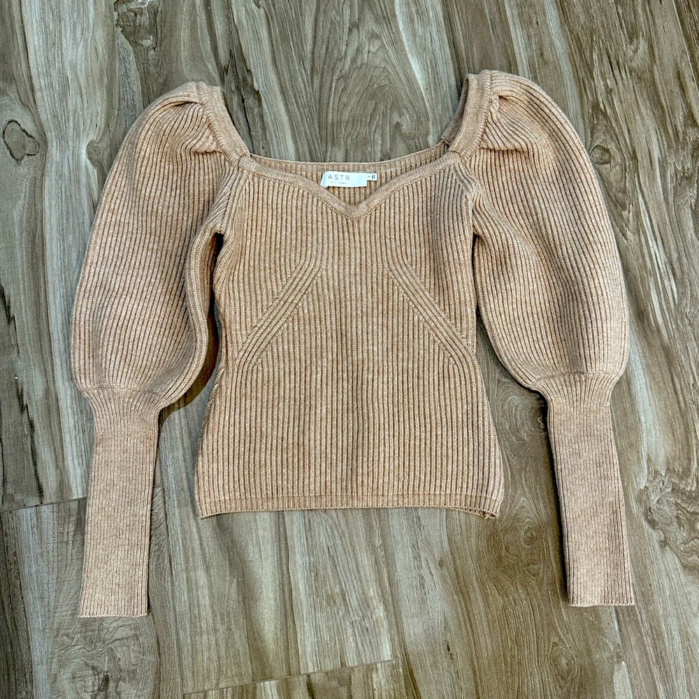 Beautiful ASTR the label sweater. Perfect!!